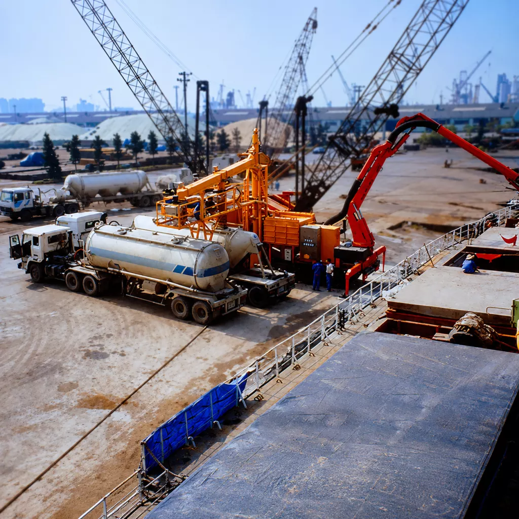 Ship-to-truck unloaders